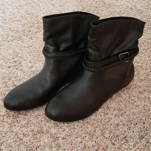 Black flat pleather low cut booties NWT size 13